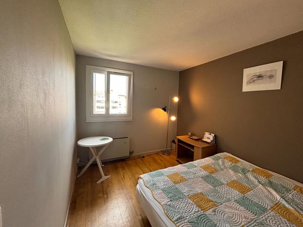 AIX EN PROVENCE -  A LOUER - T3 MEUBLE - BALCON