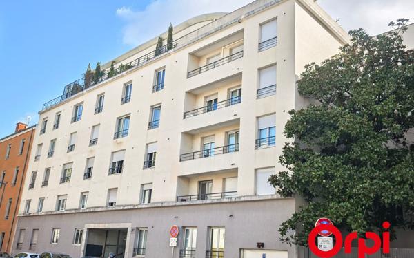 Appartement à vendre    3 pièces • 71 m2 Lyon 8