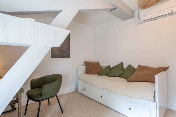 Collonges au Mont d'Or - Maison de 157 m² avec piscine intérieure - 4 chambres - jardin de 100m²
