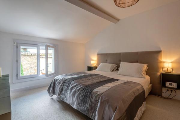 Collonges au Mont d'Or - Maison de 157 m² avec piscine intérieure - 4 chambres - jardin de 100m²