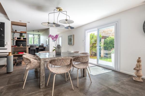 Collonges au Mont d'Or - Maison de 157 m² avec piscine intérieure - 4 chambres - jardin de 100m²
