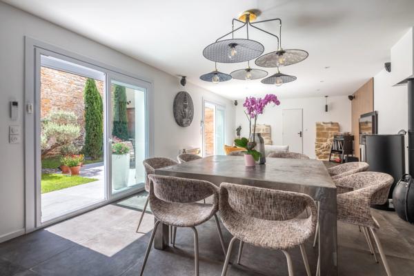 Collonges au Mont d'Or - Maison de 157 m² avec piscine intérieure - 4 chambres - jardin de 100m²