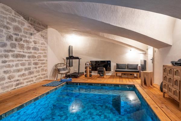 Collonges au Mont d'Or - Maison de 157 m² avec piscine intérieure - 4 chambres - jardin de 100m²