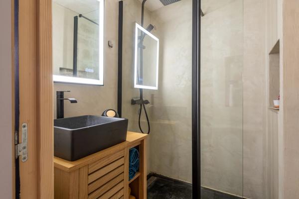 Collonges au Mont d'Or - Maison de 157 m² avec piscine intérieure - 4 chambres - jardin de 100m²