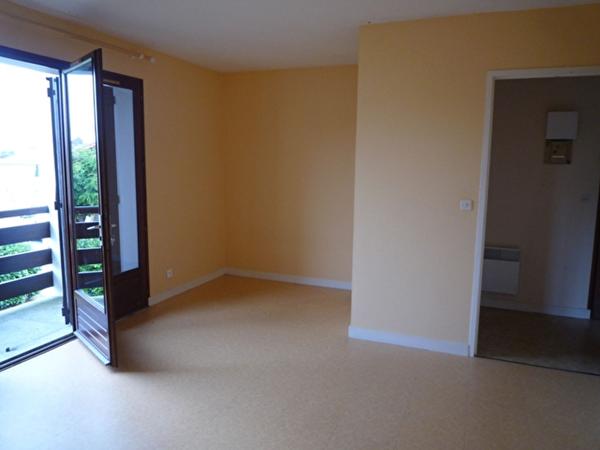 Location appartement près de Poitiers - 1 pièce(s) - 36 m² - 368 € par mois