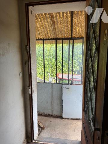 A VENDRE, entre YDES (Cantal) et SAIGNES, un pavillon entièrement à rénover comprenant:
- en r...