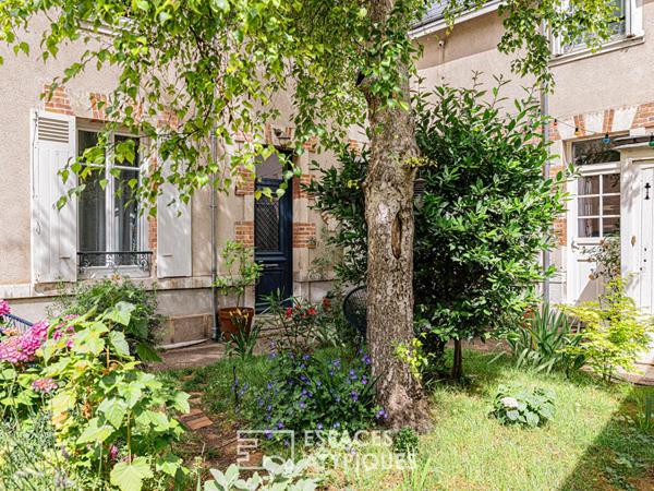 Maison de caractère autour d’un jardin intimiste