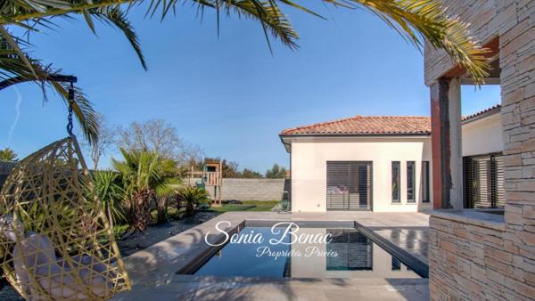 VILLA COMTEMPORAINE DE PLAIN PIED - T5 - PISCINE  - POOL HOUSE  - DOUBLE GARAGE - CARBONNE