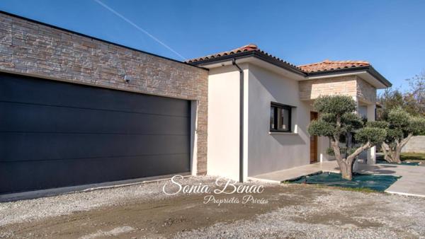 VILLA COMTEMPORAINE DE PLAIN PIED - T5 - PISCINE  - POOL HOUSE  - DOUBLE GARAGE - CARBONNE