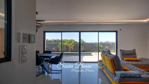 VILLA COMTEMPORAINE DE PLAIN PIED - T5 - PISCINE  - POOL HOUSE  - DOUBLE GARAGE - CARBONNE