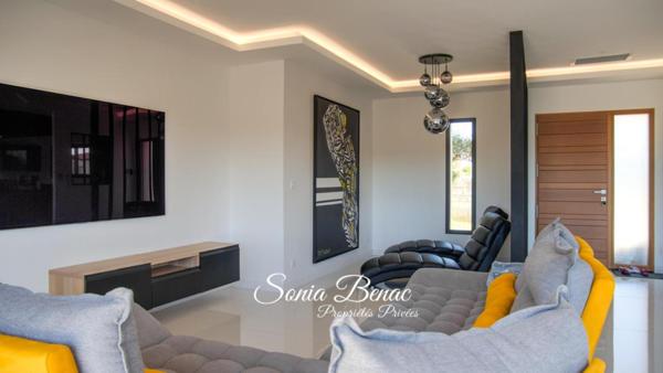 VILLA COMTEMPORAINE DE PLAIN PIED - T5 - PISCINE  - POOL HOUSE  - DOUBLE GARAGE - CARBONNE