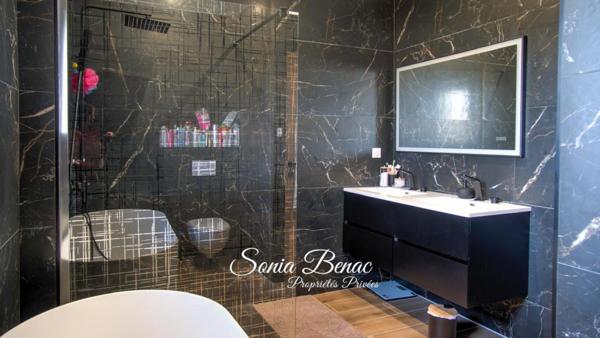 VILLA COMTEMPORAINE DE PLAIN PIED - T5 - PISCINE  - POOL HOUSE  - DOUBLE GARAGE - CARBONNE