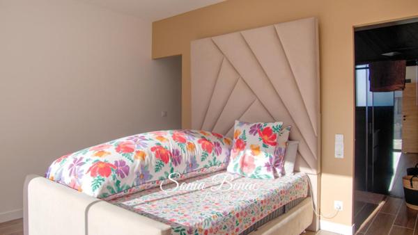 VILLA COMTEMPORAINE DE PLAIN PIED - T5 - PISCINE  - POOL HOUSE  - DOUBLE GARAGE - CARBONNE