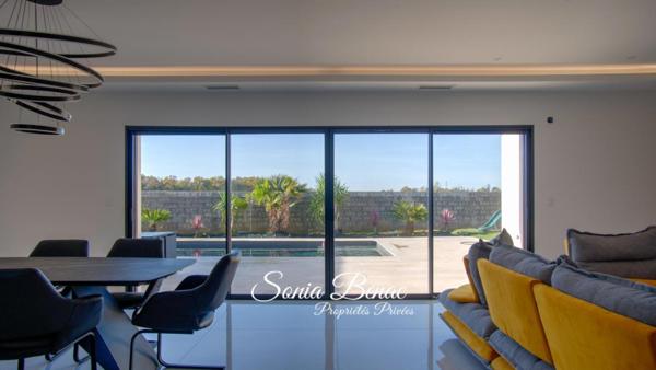 VILLA COMTEMPORAINE DE PLAIN PIED - T5 - PISCINE  - POOL HOUSE  - DOUBLE GARAGE - CARBONNE