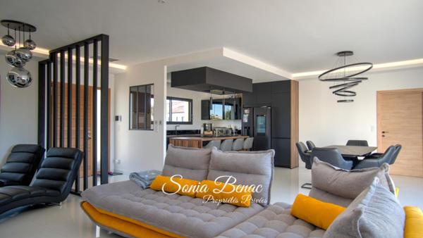 VILLA COMTEMPORAINE DE PLAIN PIED - T5 - PISCINE  - POOL HOUSE  - DOUBLE GARAGE - CARBONNE