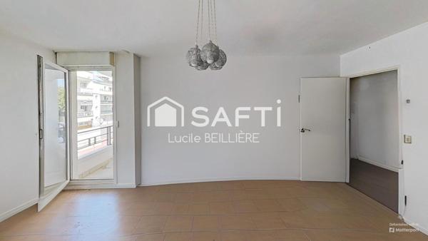 A Noisy- le Grand 93160 CHARMANT APPARTEMENT LUMINEUX  T4, 74 m², 3 chambres avec un emplacement de parking privé