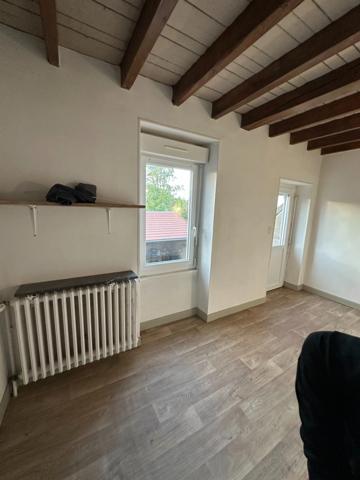 TRONGET (03)Maison au cœur du village – salon ,3 chambres, garage et jardin