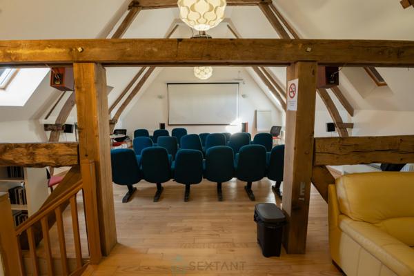 Somptueux domaine en pierre du XVIIe siècle, niché dans la quiétude du Périgord vert.