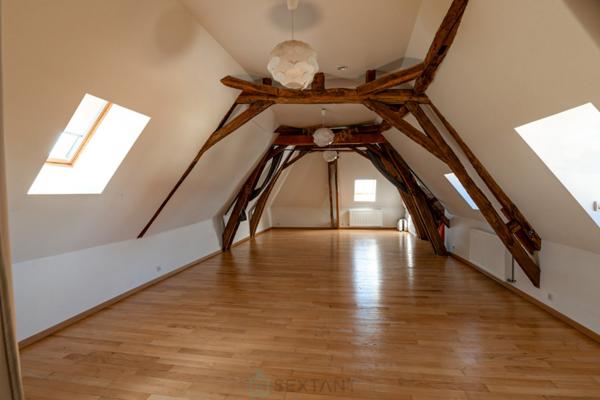 Somptueux domaine en pierre du XVIIe siècle, niché dans la quiétude du Périgord vert.