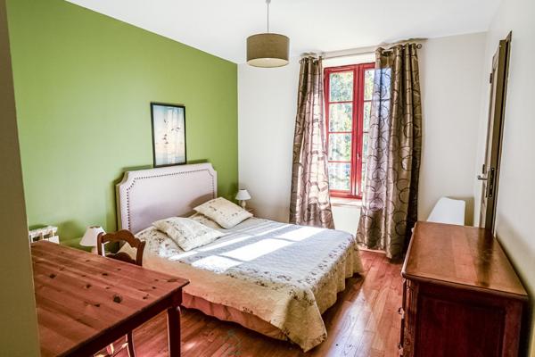 Somptueux domaine en pierre du XVIIe siècle, niché dans la quiétude du Périgord vert.