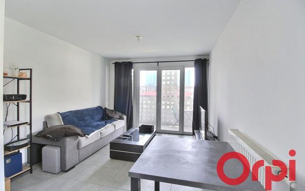 Appartement à vendre    2 pièces • 38 m2 Marseille 2