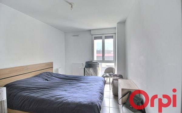 Appartement à vendre    2 pièces • 38 m2 Marseille 2