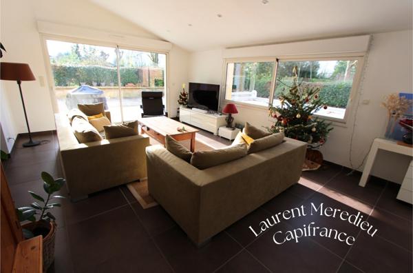 Magnifique demeure en pierre avec grand jardin, piscine & espace professionnel