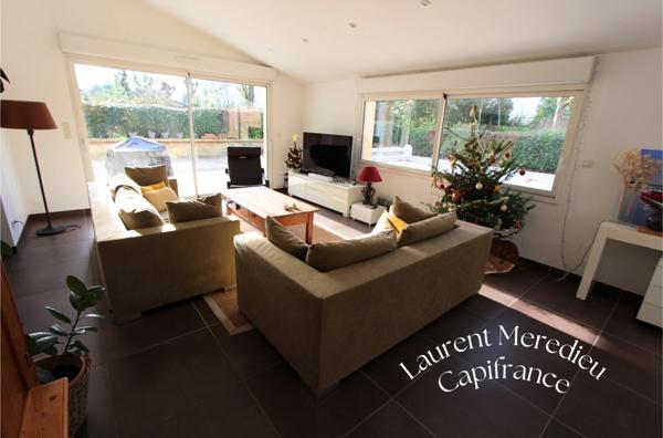 Magnifique demeure en pierre avec grand jardin, piscine & espace professionnel