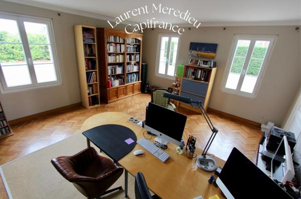 Magnifique demeure en pierre avec grand jardin, piscine & espace professionnel