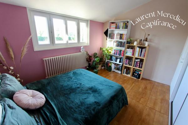 Magnifique demeure en pierre avec grand jardin, piscine & espace professionnel