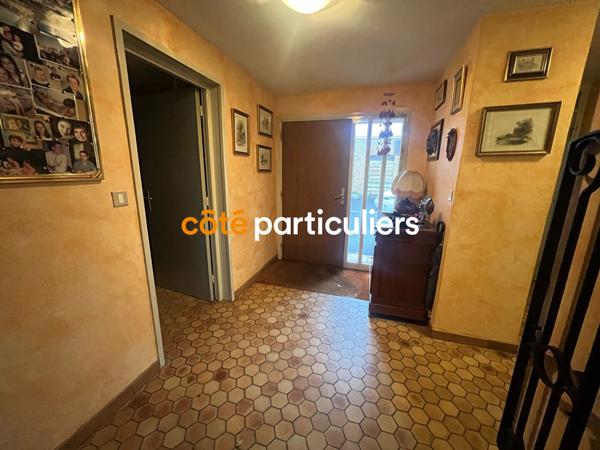 Vente Maison200 m² - 8 Pièces - VILLENEUVE D ASCQ (59650)