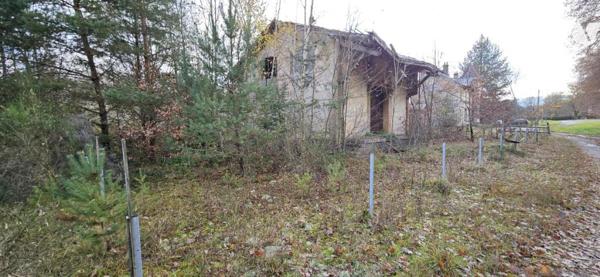 Entrepôt avec terrain constructible 