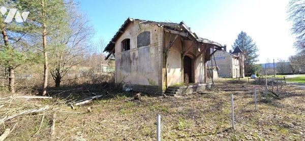 Entrepôt avec terrain constructible 