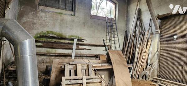 Entrepôt avec terrain constructible 