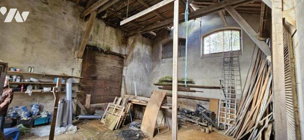 Entrepôt avec terrain constructible 