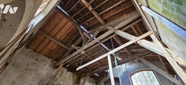 Entrepôt avec terrain constructible 