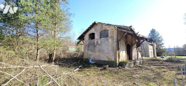 Entrepôt avec terrain constructible 