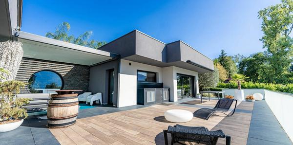 Villa contemporaine avec piscine intérieure