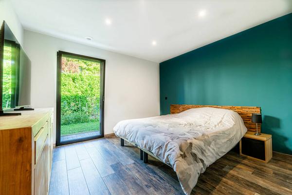 Villa contemporaine avec piscine intérieure