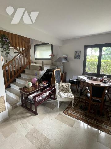 Pavillon d’architecte, 4 chambres, bureau, garage, piscine, jardin 