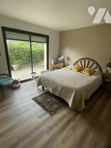 Pavillon d’architecte, 4 chambres, bureau, garage, piscine, jardin 