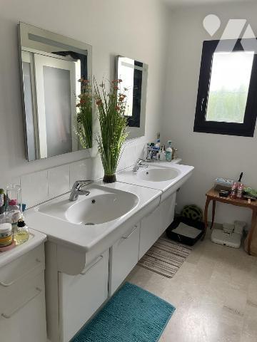 Pavillon d’architecte, 4 chambres, bureau, garage, piscine, jardin 