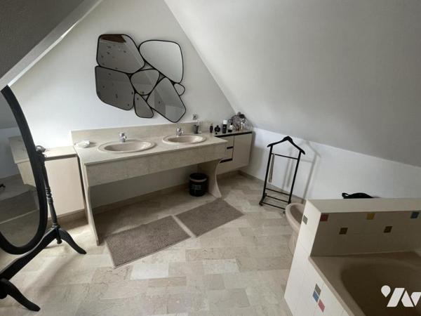 Pavillon d’architecte, 4 chambres, bureau, garage, piscine, jardin 