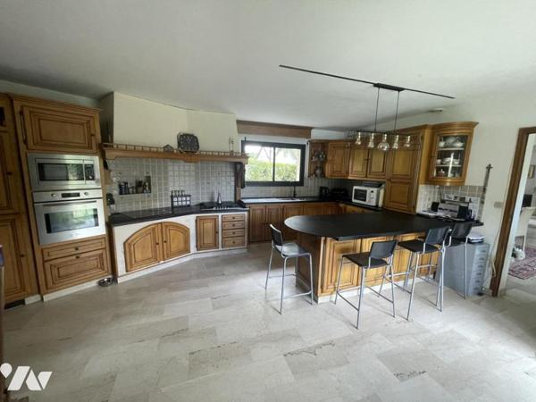 Pavillon d’architecte, 4 chambres, bureau, garage, piscine, jardin 