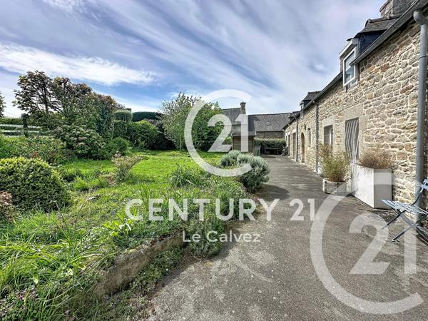 Maison à vendre  8 pièces - 178 m 2   PLOUMAGOAR  - 22