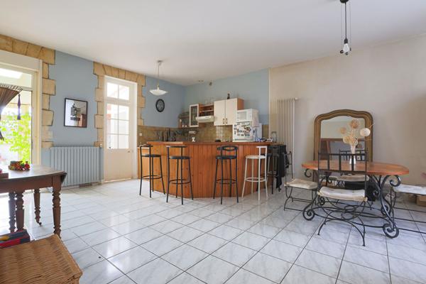 Maison La Rochelle quartier La Trompette 152m², 4 chambres, 2 SDE, cave et jardin SUD.