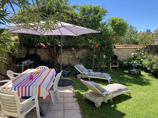 Maison La Rochelle quartier La Trompette 152m², 4 chambres, 2 SDE, cave et jardin SUD.