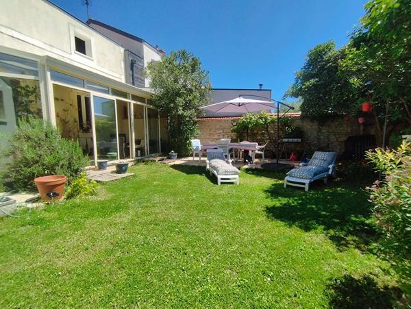 Maison La Rochelle quartier La Trompette 152m², 4 chambres, 2 SDE, cave et jardin SUD.