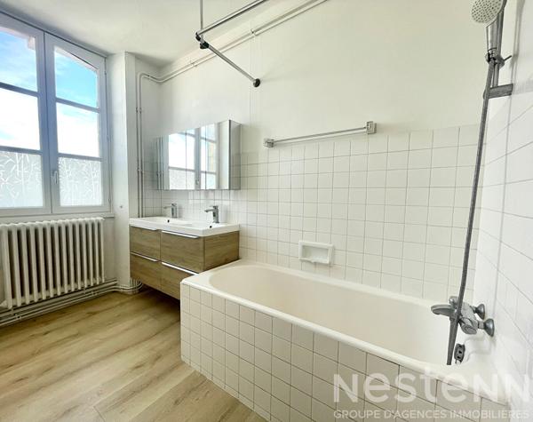 A LOUER - APPARTEMENT DE CHARME 3 CHAMBRES - 100 M² - AURAY CENTRE