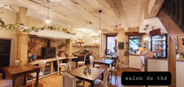 Immeuble de rapport: commerce, appartement et gîte.